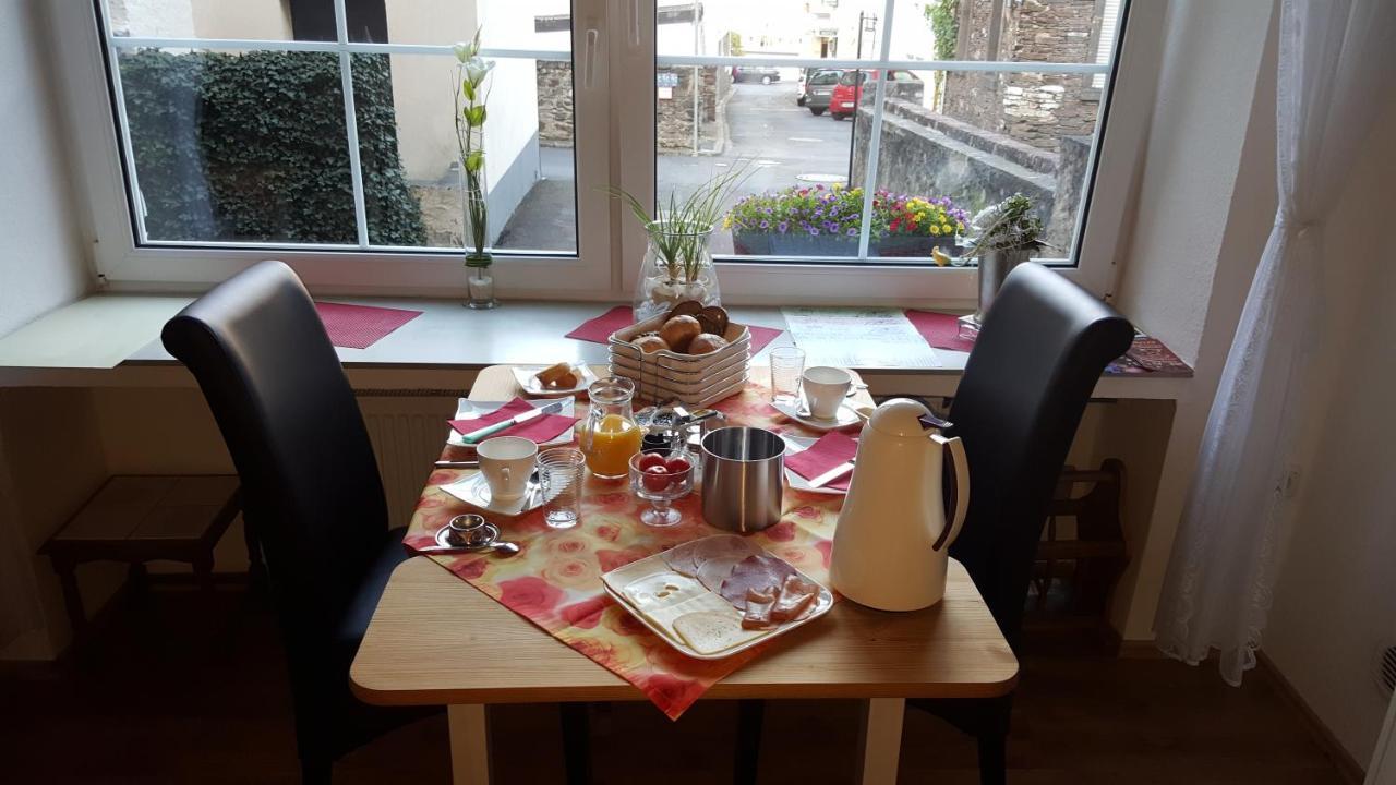 Haus Christiane Bed & Breakfast Cochem Bagian luar foto