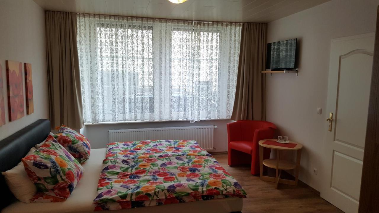 Haus Christiane Bed & Breakfast Cochem Bagian luar foto